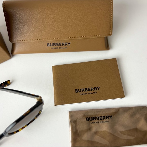 Burberry Sunglasses, Designer sunglasses, box, case, cleaning cloth & booklet. - Picture 6 of 7